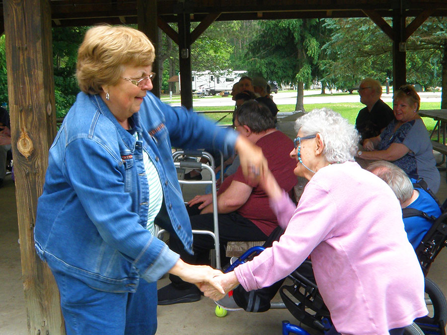 Rita-&-Liz-enjoy-dancing